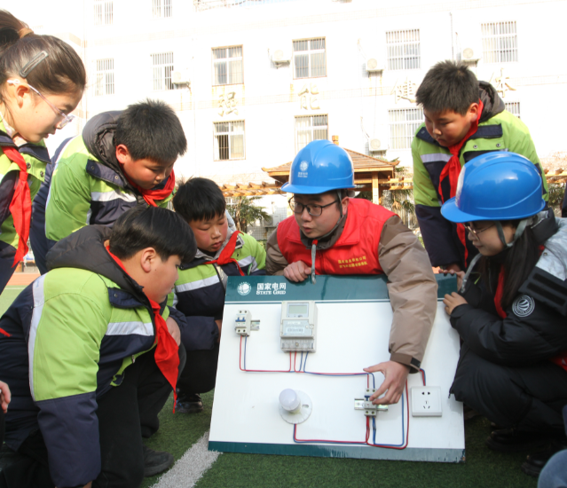 经过播映动画片和安排兴趣试验为学生解说家庭用电安全常识 经过播映动画片和安排兴趣试验为学生解说家庭用电安全常识